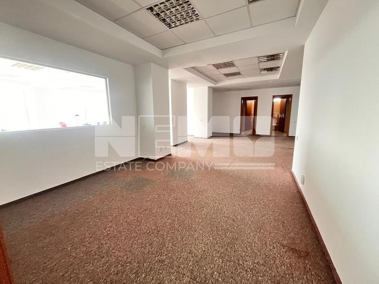 Birou, de 240 mp, în Central
