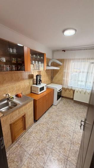 Apartament cu 3 camere decomandat în Găvana