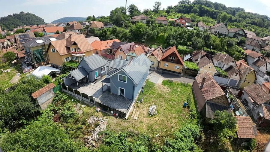 Casă cu Teren 430 Mp în Central