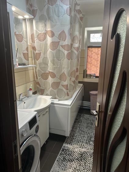 Apartament cu 3 camere semidecomandat în 9 Mai