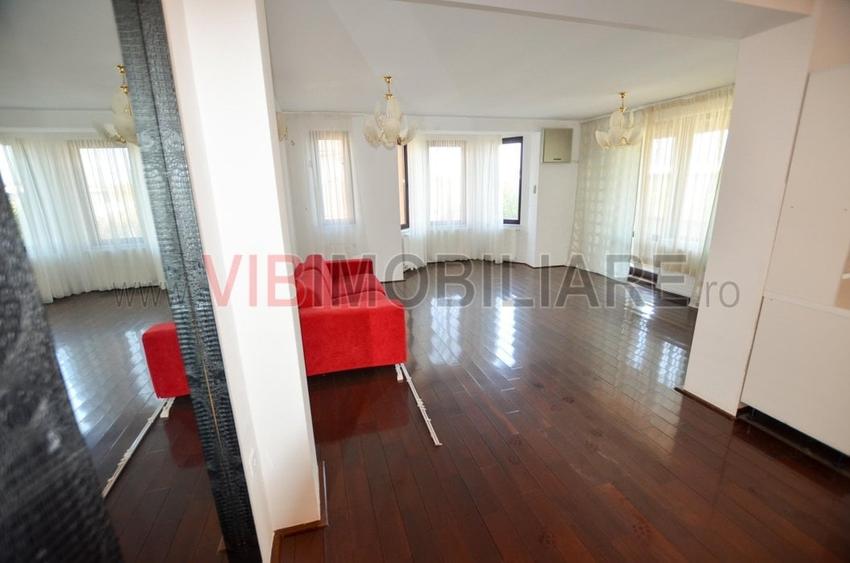 Casă cu 7 camere cu Canalizare în Pipera