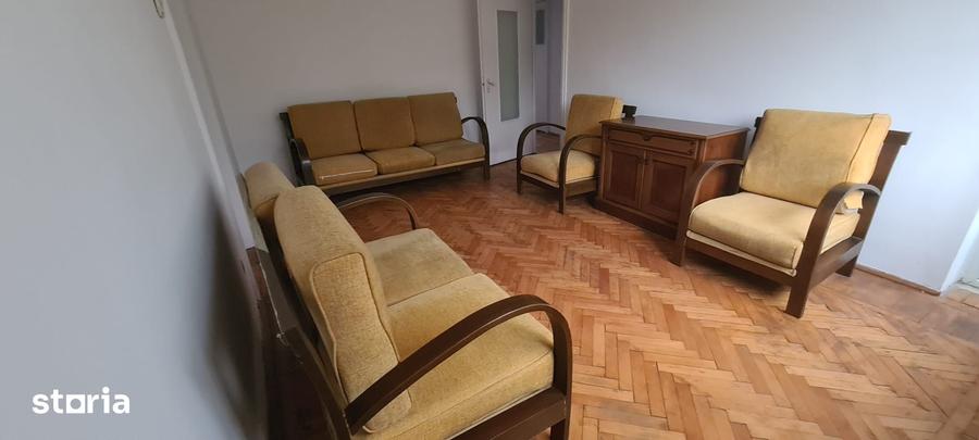 Apartament cu 3 camere semidecomandat în Giulești