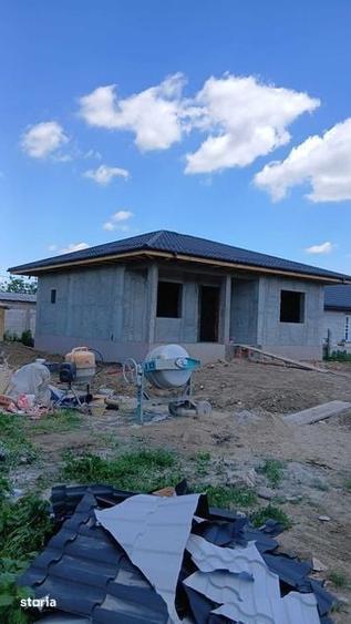 Casă cu 3 camere cu Teren 75 Mp în Muntenii de Sus
