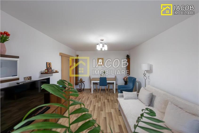 Apartament cu 3 camere decomandat, mobilat în 9 Mai