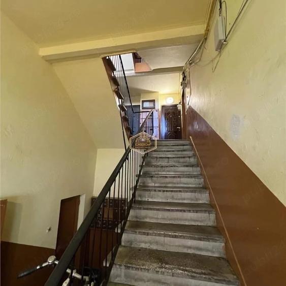 Apartament cu 3 camere semidecomandat în Micro 16
