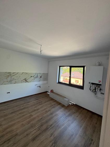 Casă cu 4 camere în Ștefănești
