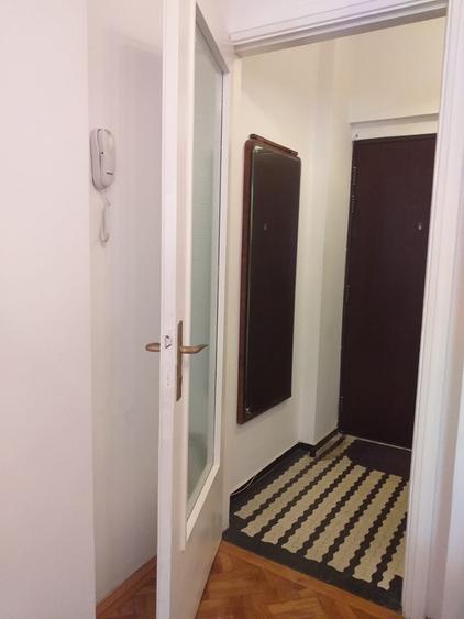 Apartament cu 3 camere semidecomandat în Ștefan cel Mare