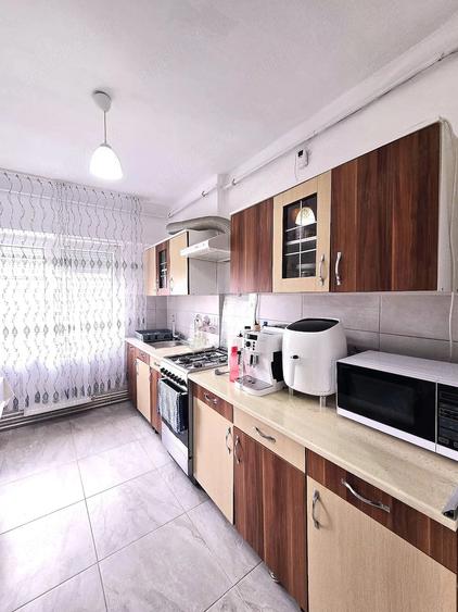 Apartament cu 2 camere decomandat în Micro 16