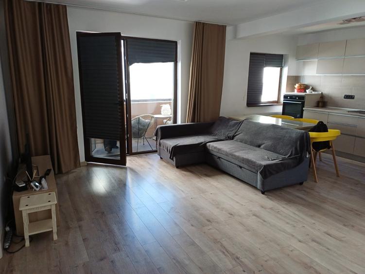 Apartament cu 3 camere semidecomandat în Militari