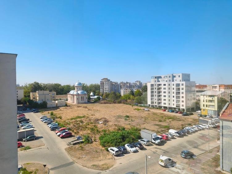 Apartament cu 5 camere decomandat, mobilat în Micălaca