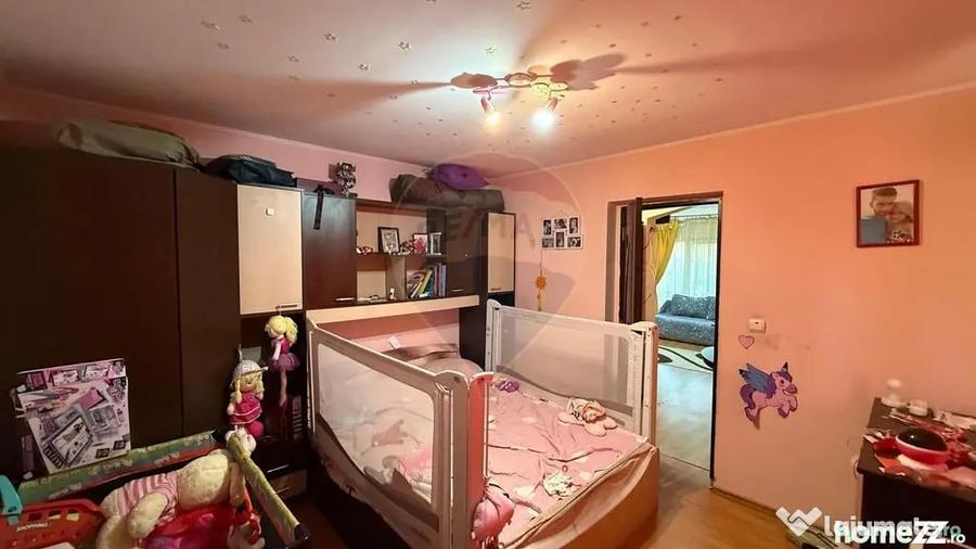 Casă cu 5 camere cu Teren 500 Mp în Est