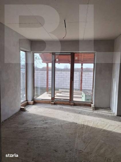 Casă cu 5 camere cu Teren 430 Mp în Coșteiu