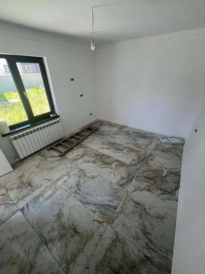 Casă individuală cu 25 camere cu Canalizare în Nord