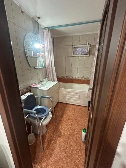 Apartament cu 3 camere decomandat, mobilat în Steaua