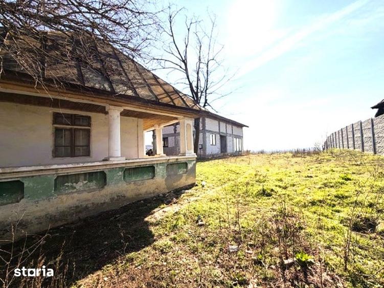 Casă cu 5 camere cu Teren 1490 Mp în Curtișoara
