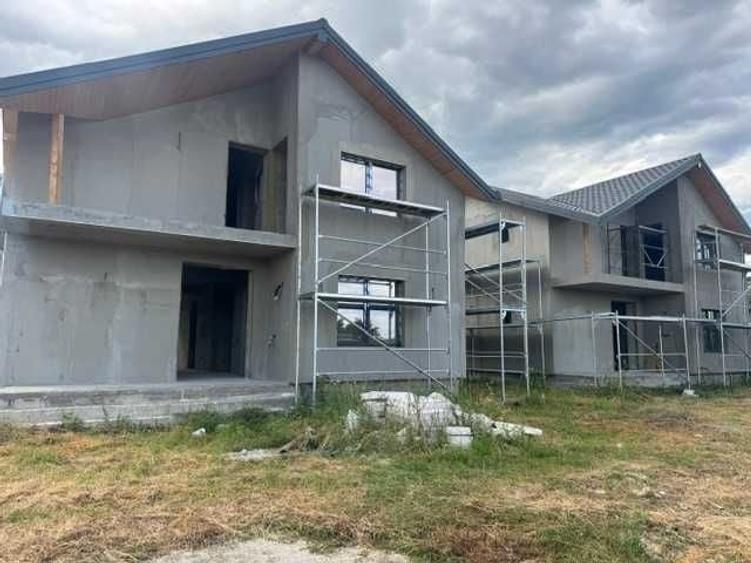 Casă cu 4 camere în Central