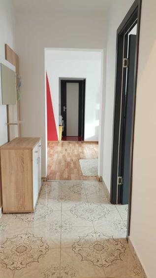 Apartament cu 3 camere decomandat în Medicină
