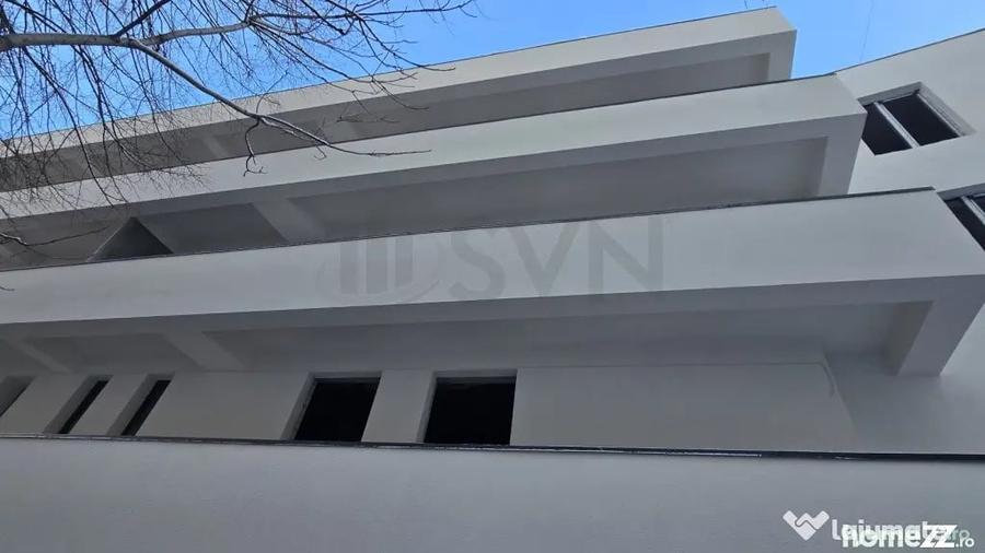 Apartament cu 4 camere semidecomandat în Central