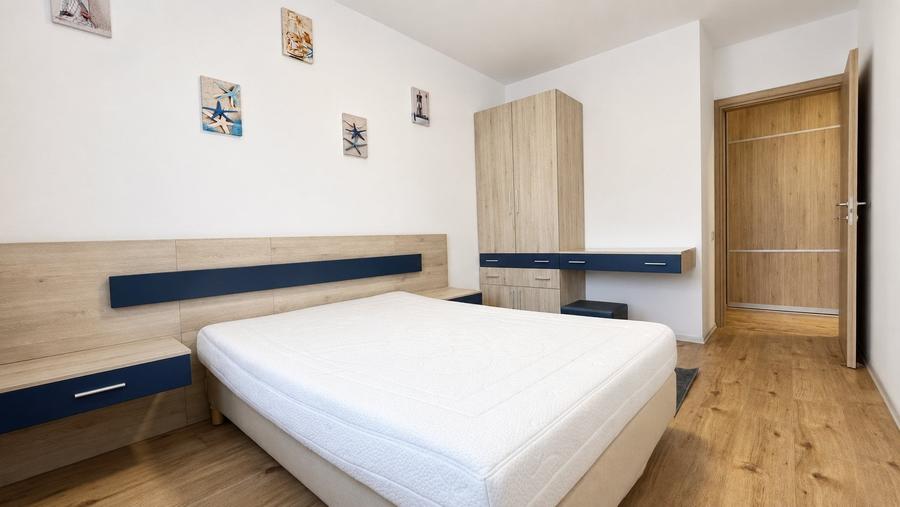 Apartament cu 3 camere semidecomandat, mobilat în Băneasa
