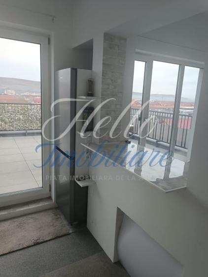 Apartament cu 2 camere semidecomandat, mobilat în Florești