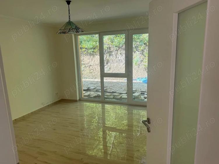 Casă cu 6 camere cu Teren 920 Mp în Slimnic