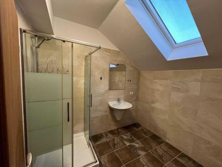 Apartament cu 3 camere decomandat în Dumbrăvița