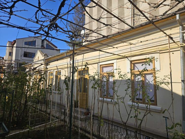 Casă cu 4 camere în Exterior Vest