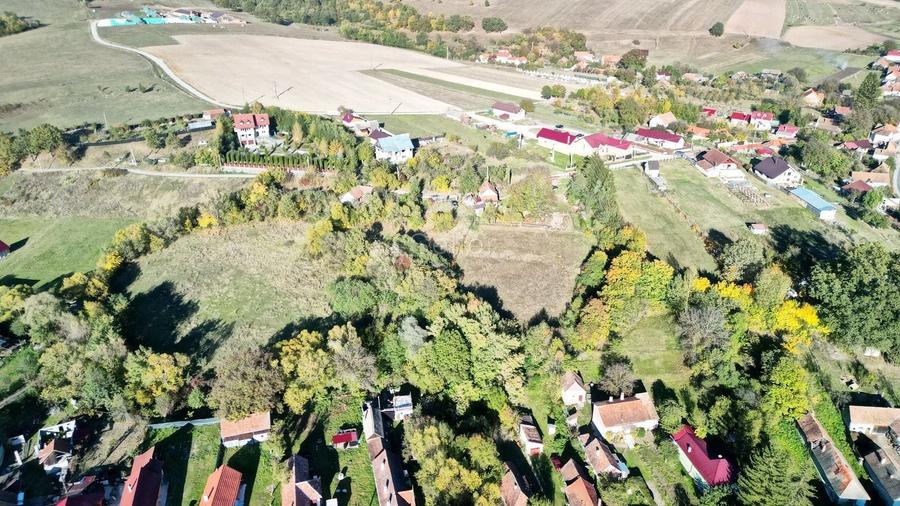 Teren Construcții intravilan de 2825 mp, în Vâlcele