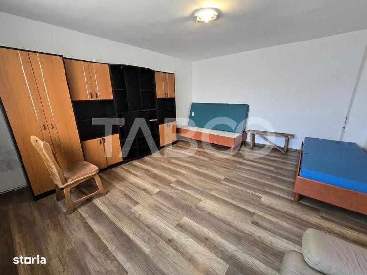 Apartament cu 3 camere decomandat, mobilat în Sub Arini