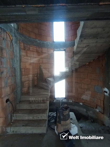 Casă individuală cu 6 camere cu Canalizare în Iris