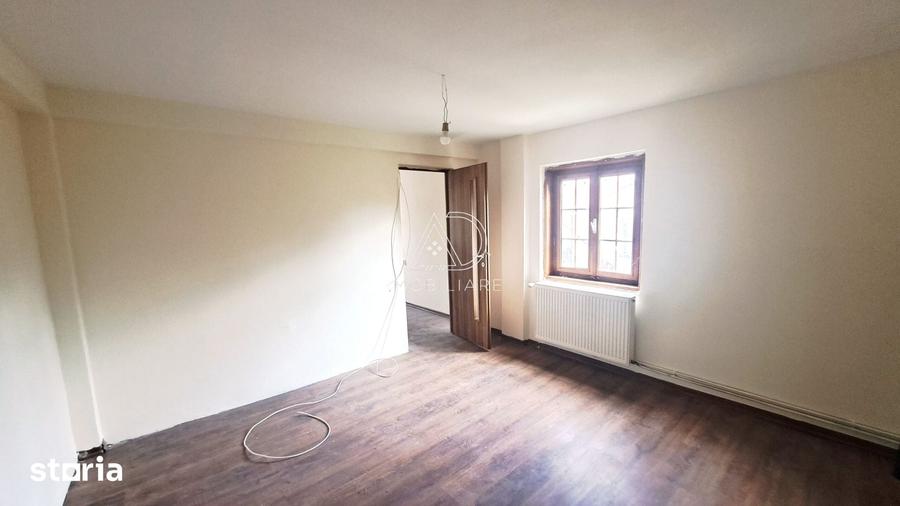 Casă cu 9 camere cu Teren 96 Mp în Central