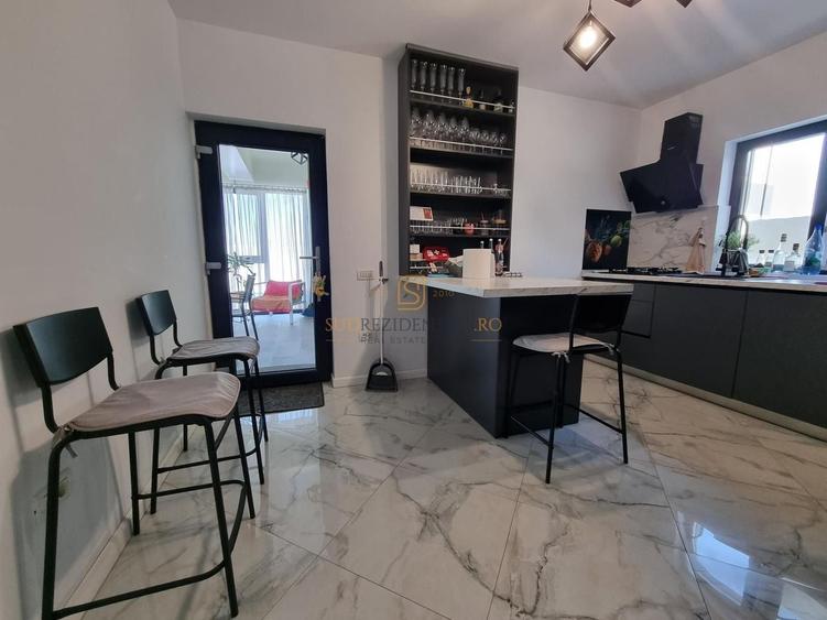 Casă individuală cu 5 camere cu Piscina în Exterior Est
