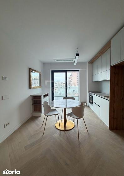 Apartament cu 2 camere semidecomandat, mobilat în Centrul Civic