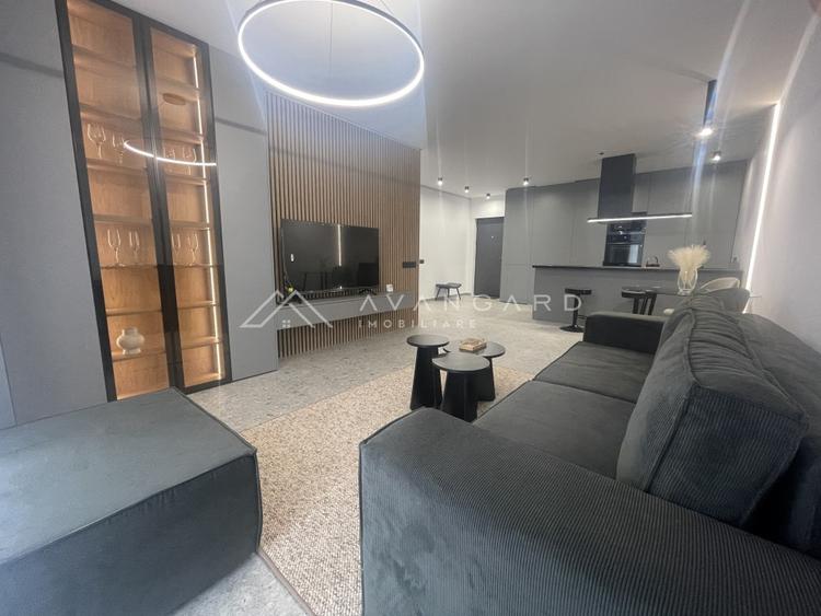 Apartament cu 2 camere semidecomandat, mobilat în Între Lacuri