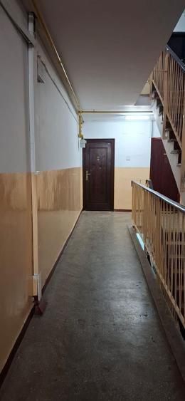 Apartament cu 3 camere semidecomandat în Colentina