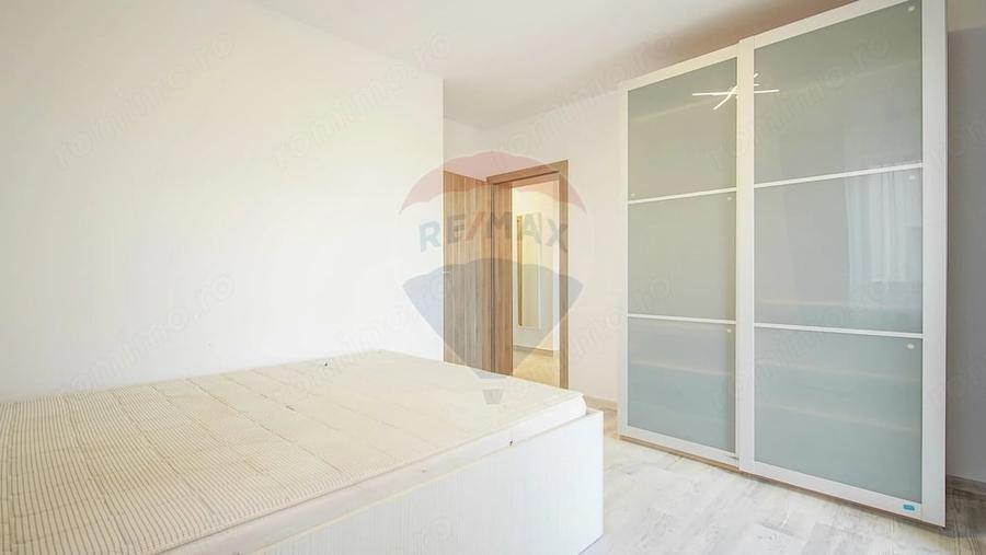 Apartament cu 3 camere decomandat în Sud