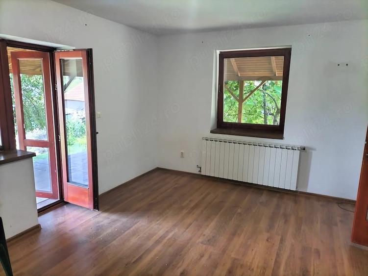Casă cu Teren 1300 Mp în Dezmir