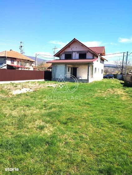Casă cu 4 camere cu Teren 257 Mp în Crasna