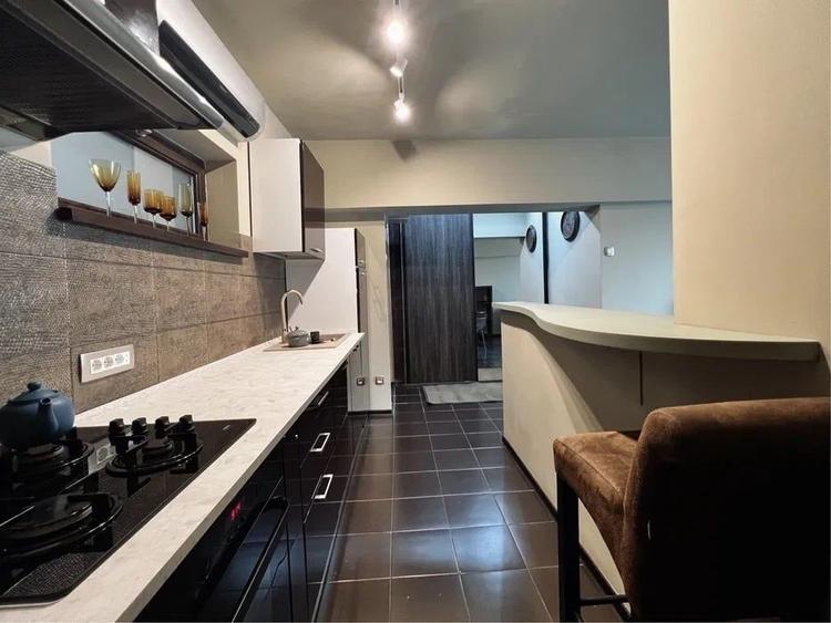 Apartament cu 2 camere semidecomandat, mobilat în Romană