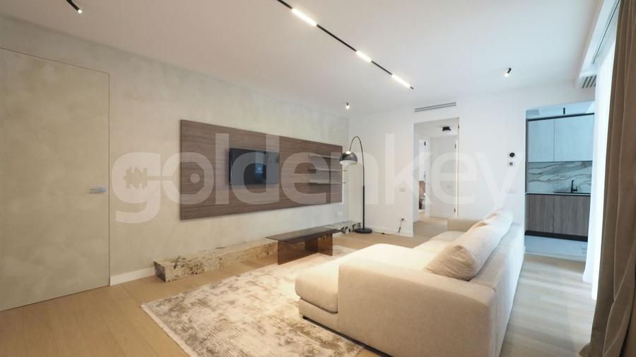 Apartament cu 4 camere semidecomandat, mobilat în Aviatorilor