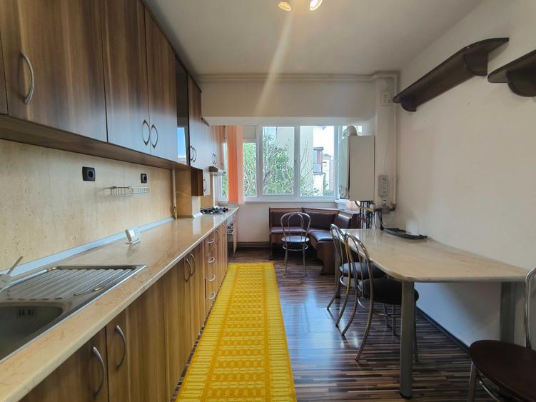 Apartament cu 2 camere decomandat în Confecții