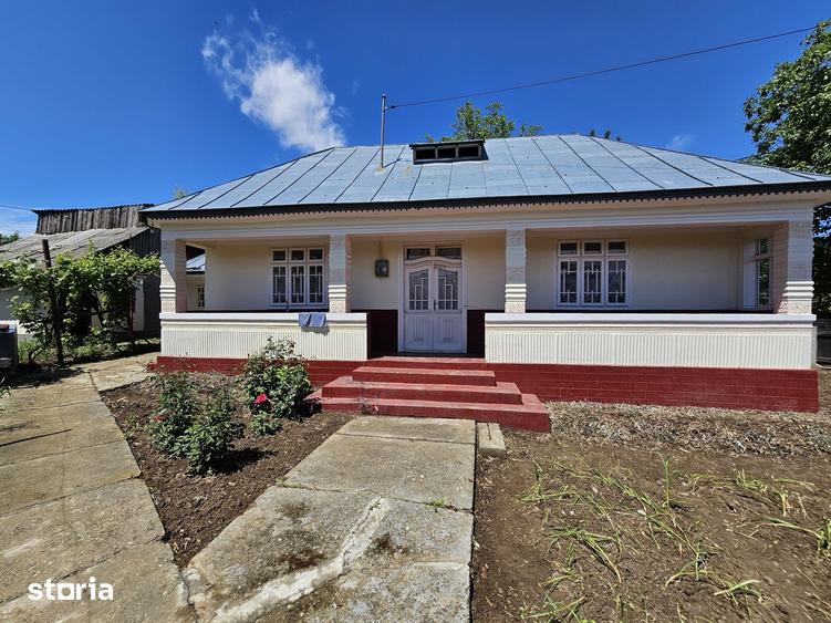 Casă cu 3 camere cu Teren 1330 Mp în Păunești