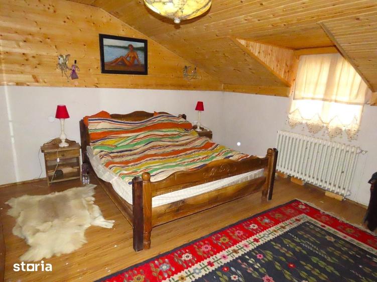 Casă cu 5 camere cu Teren 200 Mp în Moroeni