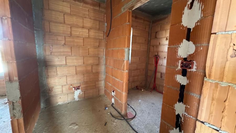 Duplex cu 5 camere cu Canalizare în Moșnița Nouă