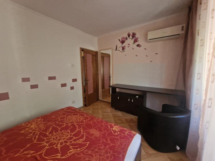 Apartament cu 4 camere decomandat în Nicolina