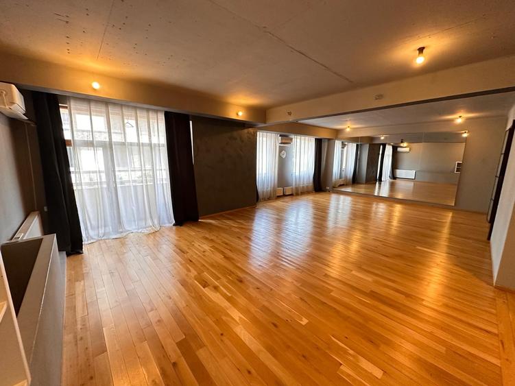 Apartament cu 4 camere semidecomandat în Dacia