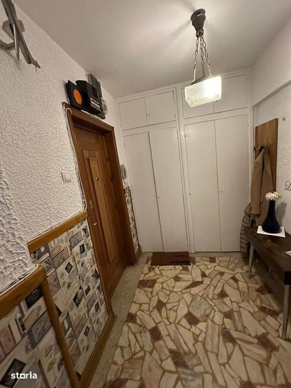 Apartament cu 4 camere decomandat în Victoriei