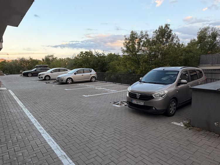 Spațiu comercial, de 375 mp, în Borhanci