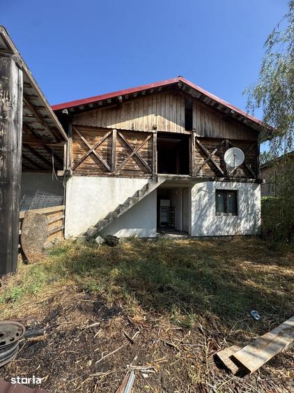 Casă cu Teren 1300 Mp în Bulzești