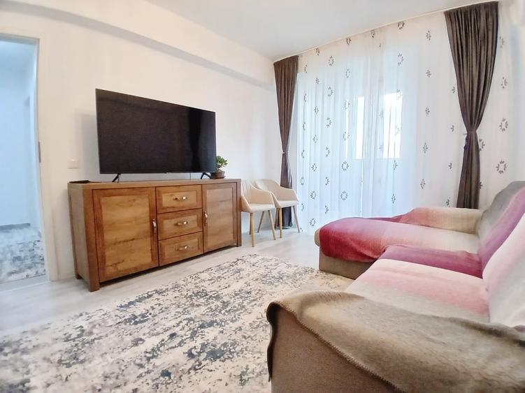 Apartament cu 2 camere decomandat în Titan